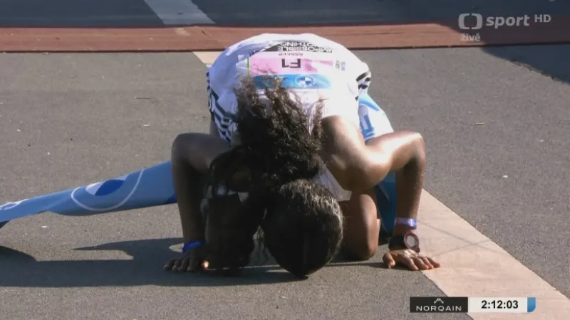 Historický okamžik: Assefaová v maratonu překonala hranici 2 hodin a 12 minut