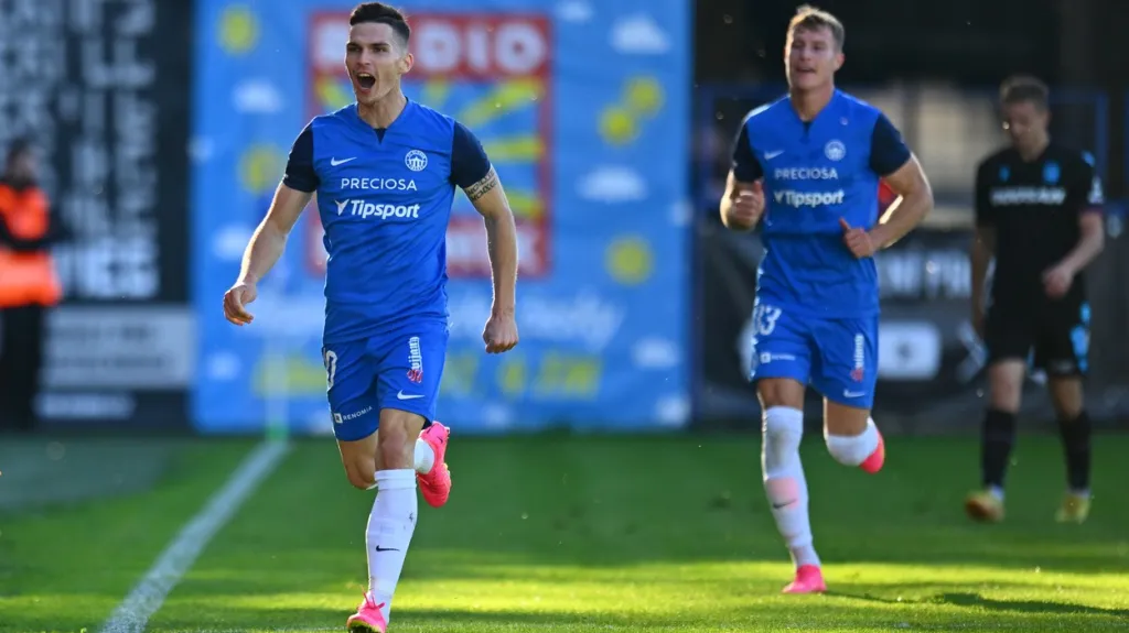 Ľubomír Tupta z Liberce oslavuje gól v síti Plzně