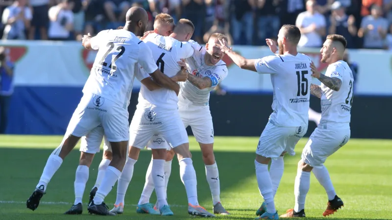Slavící fotbalisté Slovácka