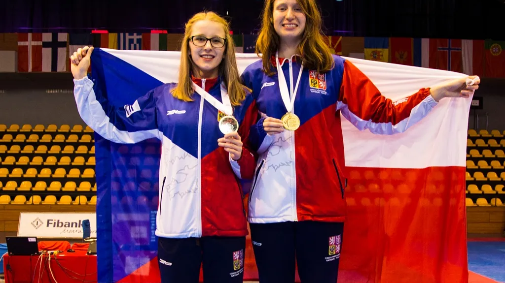 Taekwondistky Dominika Hronová a Kristýna Drobná 