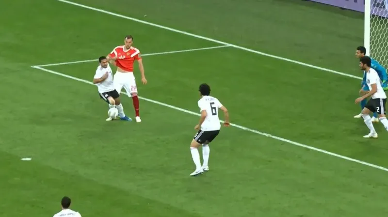 Gól v utkání Rusko - Egypt: Fasí vl. - 1:0 (47. min.)