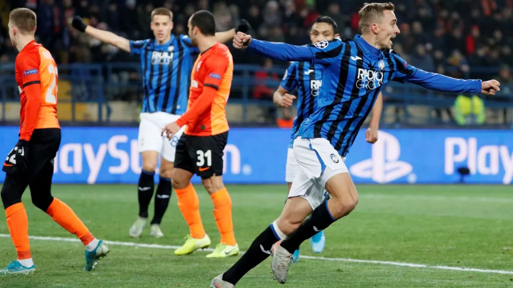 Timothy Castagne se raduje z gólu v síti Šachtaru