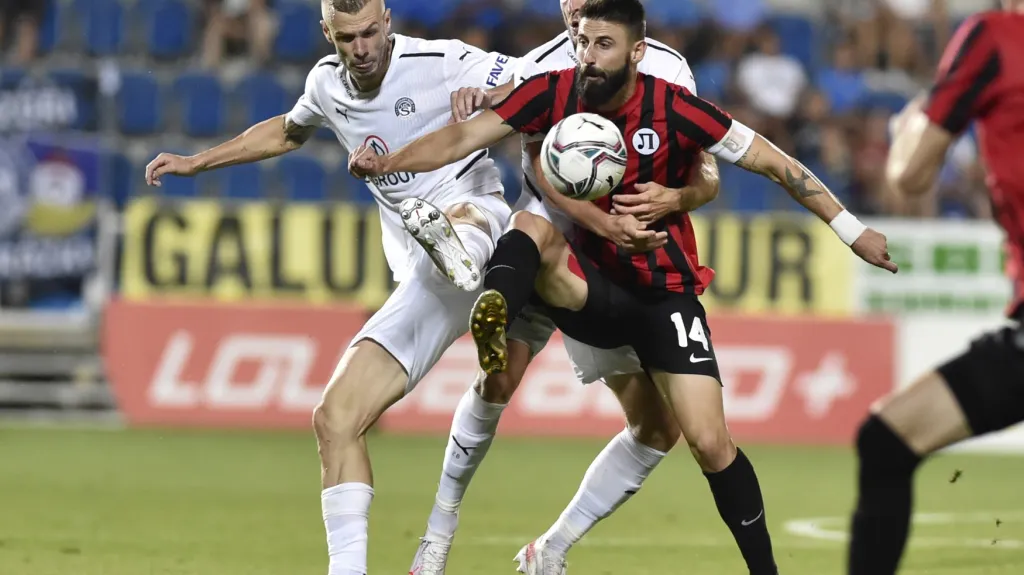 Stanislav Hofmann (vlevo) v utkání s Lokomotivem Plovdiv