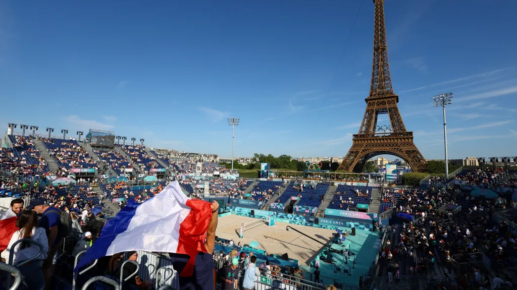 Beachvolejbalový centrkurt u Eiffelovy věže