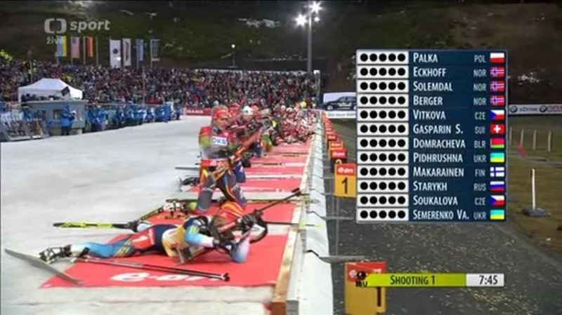 První střelba v hromadném závodě žen v Oberhofu