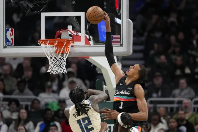 Spurs deklasovali Milwaukee, Philadelphia v plné síle zdolala Charlotte