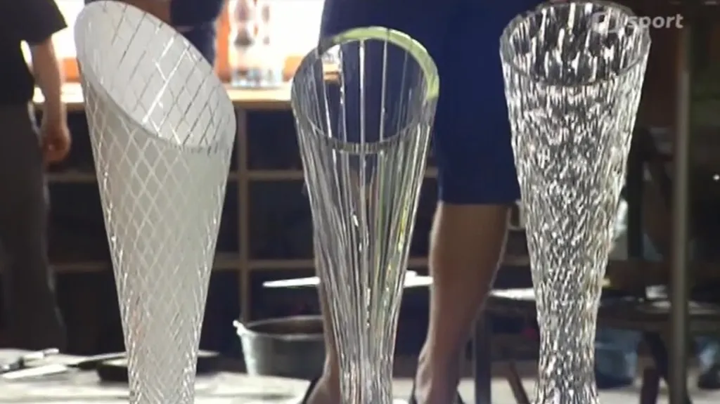 Reportáž Jiřího Kalemby o trofejích pro vítěze Tour de France