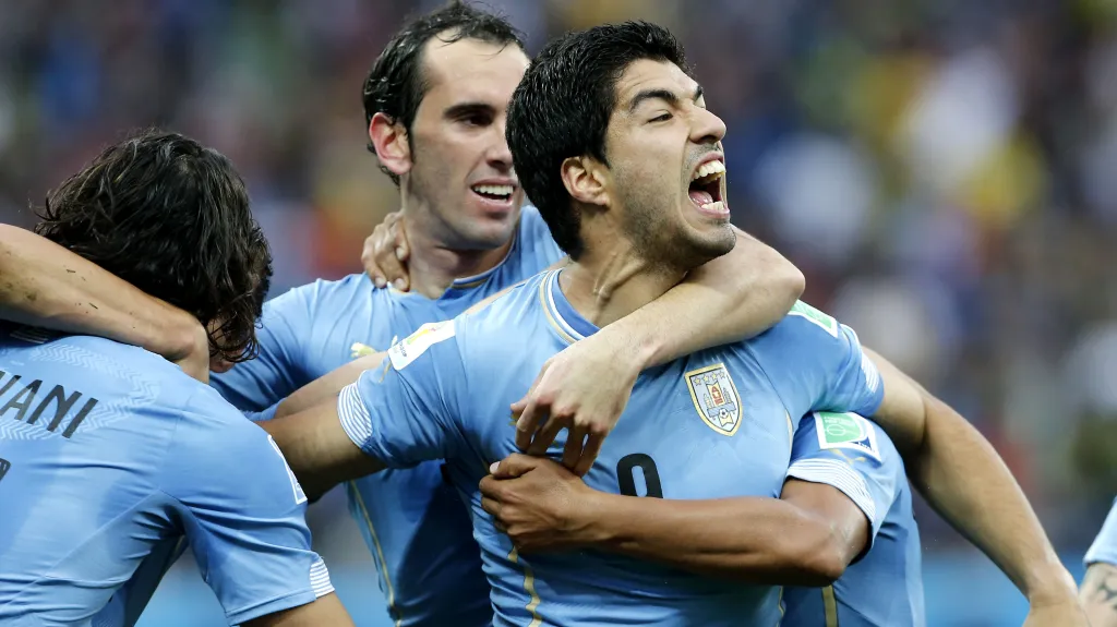 Luis Suárez slaví vítěznou branku Uruguaye