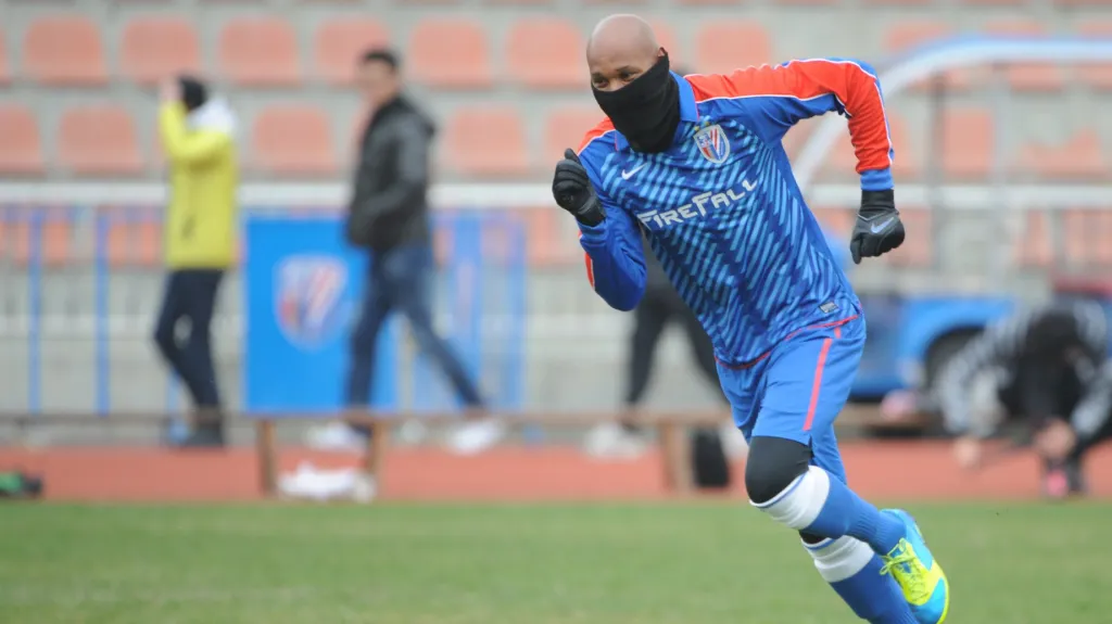 Anelka v dresu svého čínského zaměstnavatele
