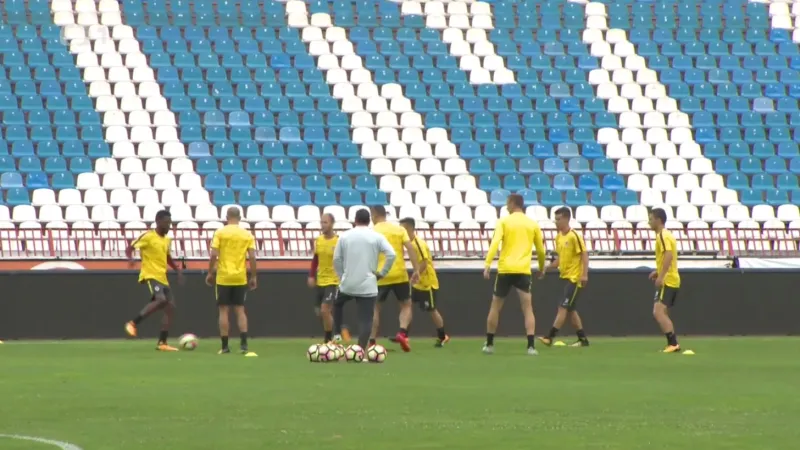 Sparta odletěla do Bělehradu bez obou Kadleců