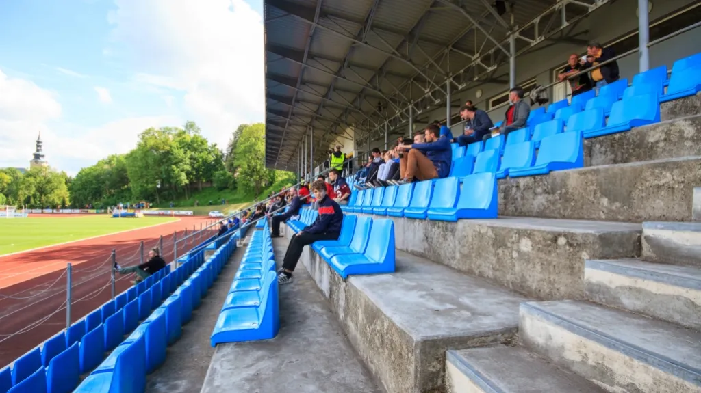 Fotbalisté Varnsdorfu poprvé v historii postoupili do první ligy, mají však nevyhovující stadion (na snímku)