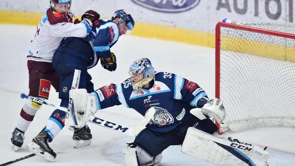 Ladislav Šmíd v souboji s Jiřím Černochem ze Sparty