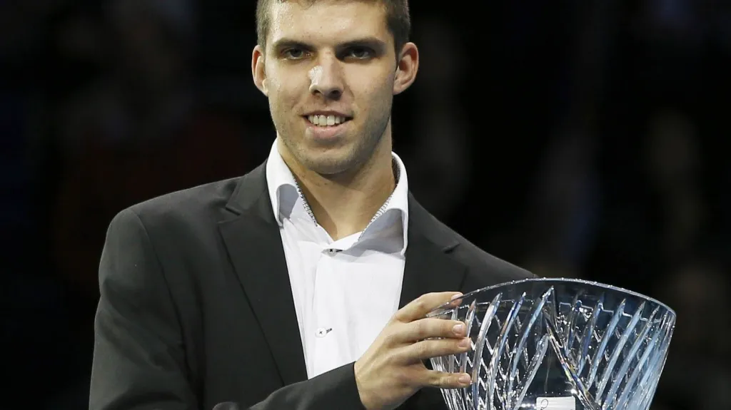 Jiří Veselý s trofejí ATP Hvězda zítřka