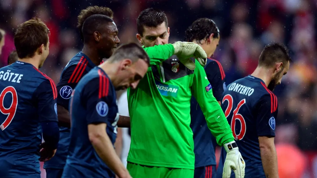 Matúš Kozáčik mezi hráči Bayernu