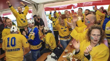 Švédští fanoušci ve fanzóně