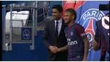 Neymar po rekordním přestupu patří Paris St. Germain