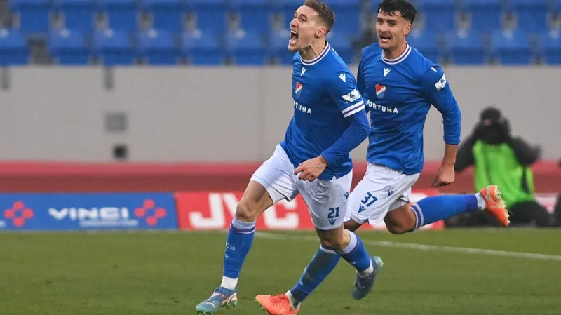 Michal Kohút a spoluhráč z Baníku Matěj Chaluš slaví gól