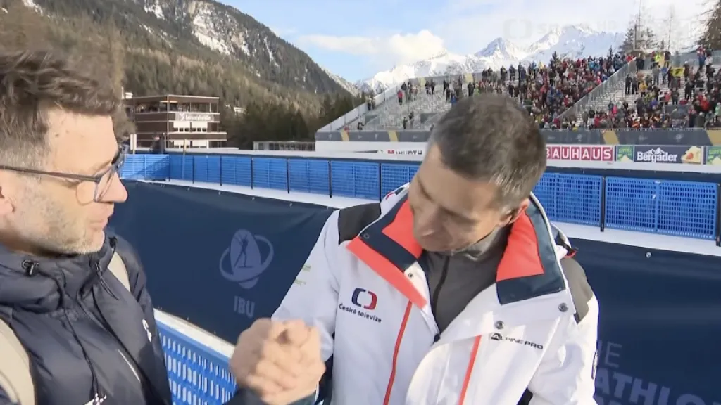 Ole Einar Björndalen gratuluje Ivanu Masaříkovi