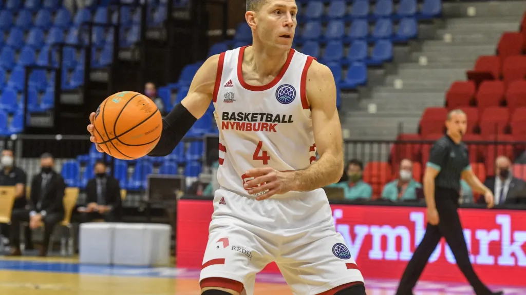 Souboj čela NBL ovládl Nymburk
