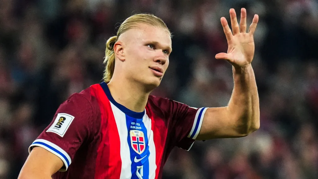 Erling Haaland slaví desátý gól proti Moldavsku