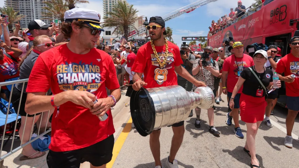 Seth Jones se Stanley Cupem