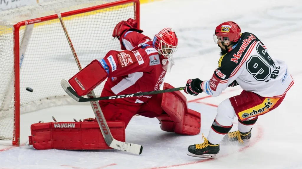 Jarůšek překonává gólmana a Hradec vítězí
