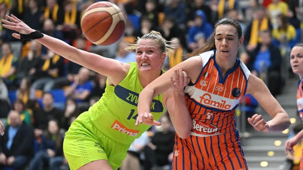 Emese Hofová z USK a Martina Bestagnoová ze Schia