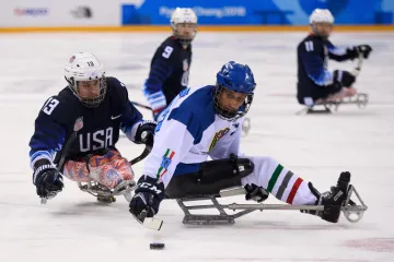 Utkání USA - Itálie ve sledge hokeji