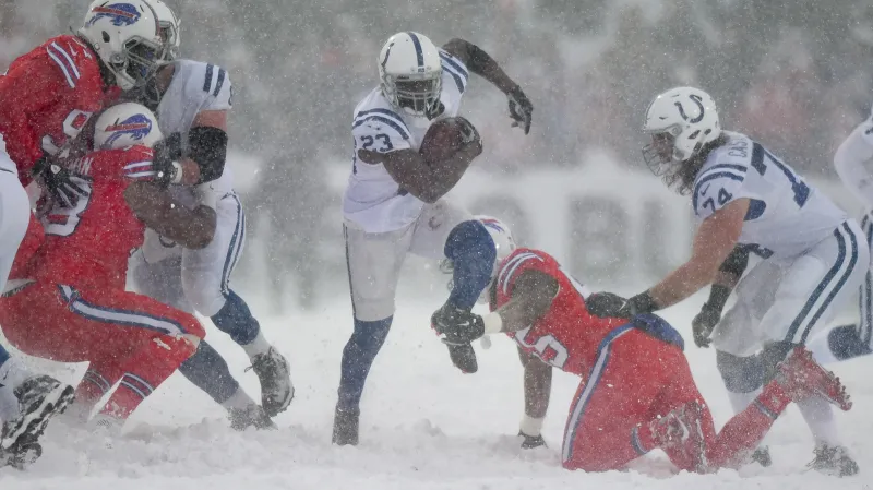 Sněhová nadílka v utkání Buffalo - Indianapolis