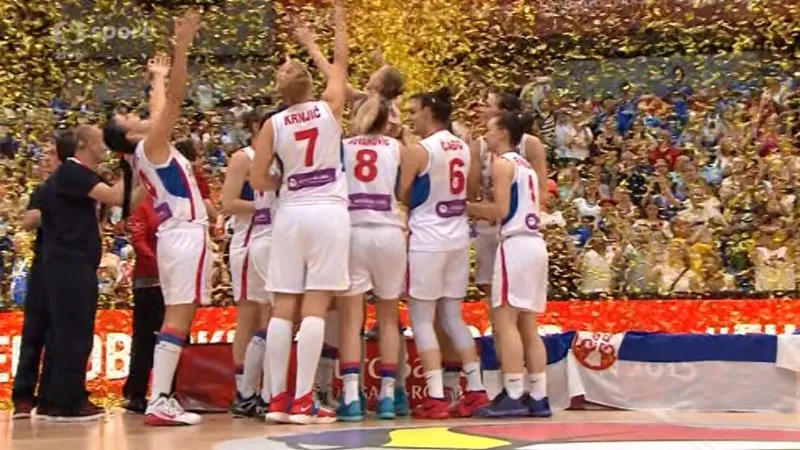 Předávání medailí na ME basketbalistek