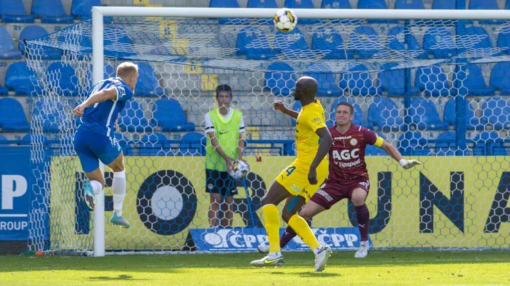 Mick van Buren skóruje proti Teplicím