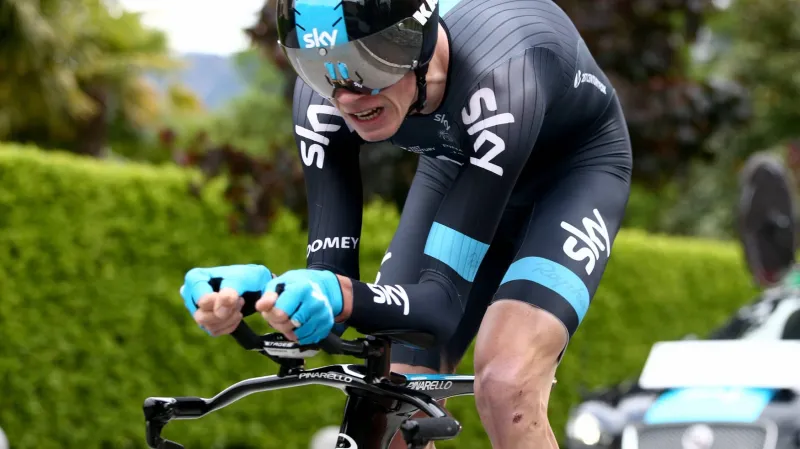 Chris Froome na trati prologu