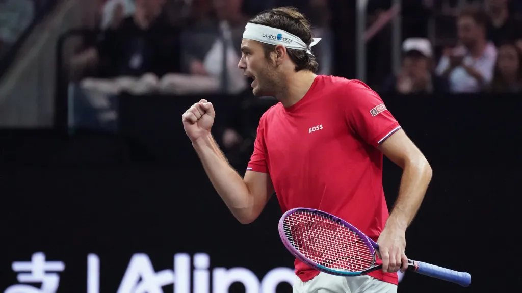 Taylor Fritz v utkání s Carlosem Alcarazem