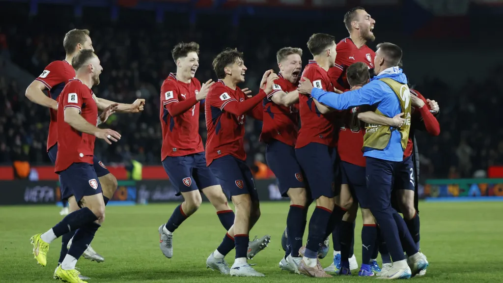 Čeští fotbalisté slaví postup na MS