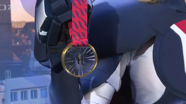 Hokejistky představily medaile pro MS