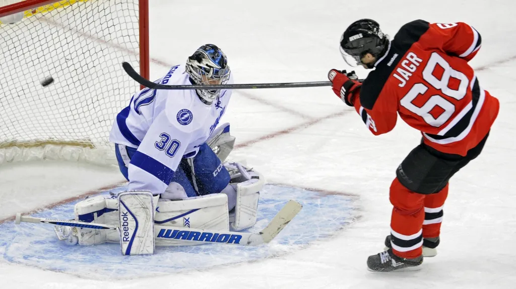 Jaromír Jágr střílí svůj 119. vítězný gól