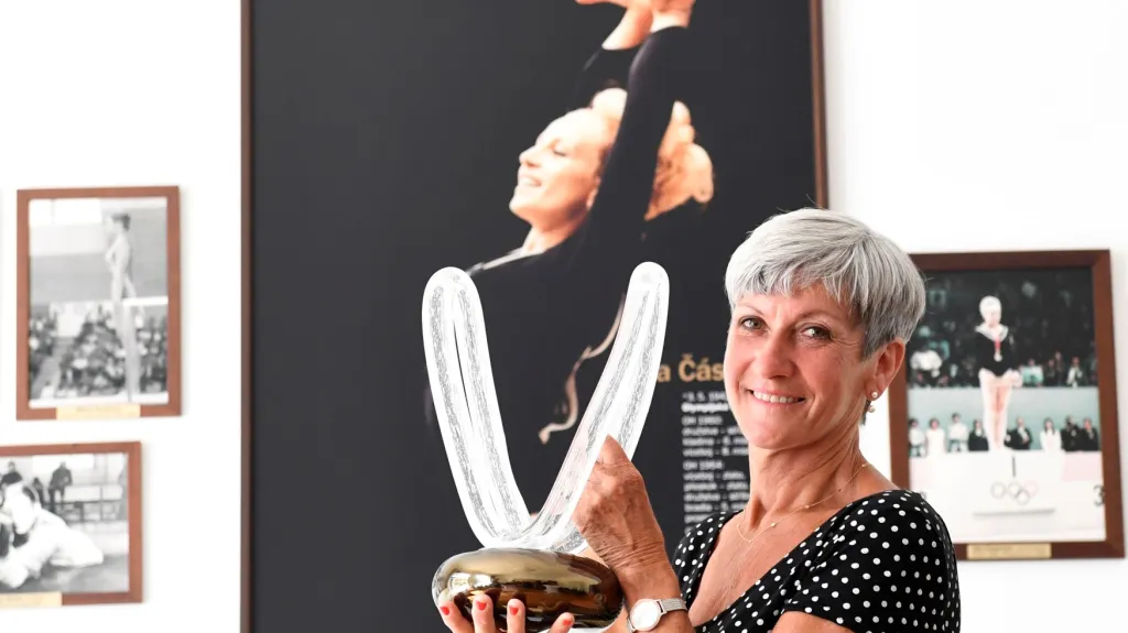 Květa Pecková s Cenou Věry Čáslavské