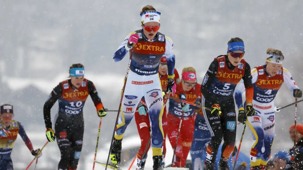 Linn Svahn vede pole běžkyň v Tour de Ski