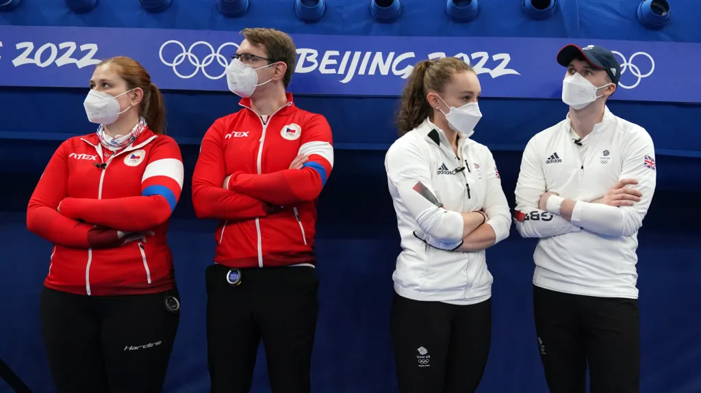 Český a britský curlingový tým