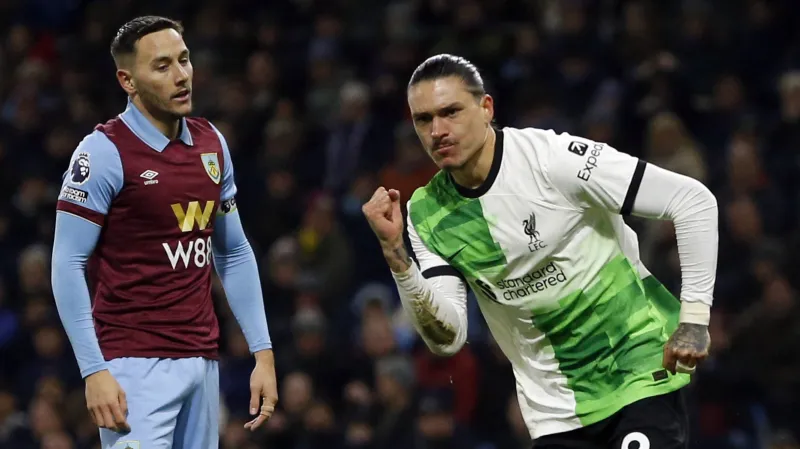 Darwin Núňez slaví gól na hřišti Burnley