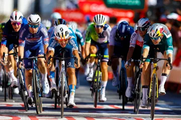 Pavel Bittner poráží Wouta van Aerta na Vueltě