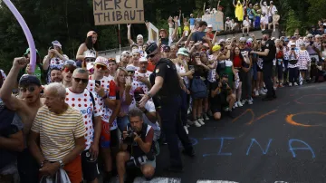 Nástup Thibauta Pinota a průjezd jeho zatáčkou na Petit Ballon
