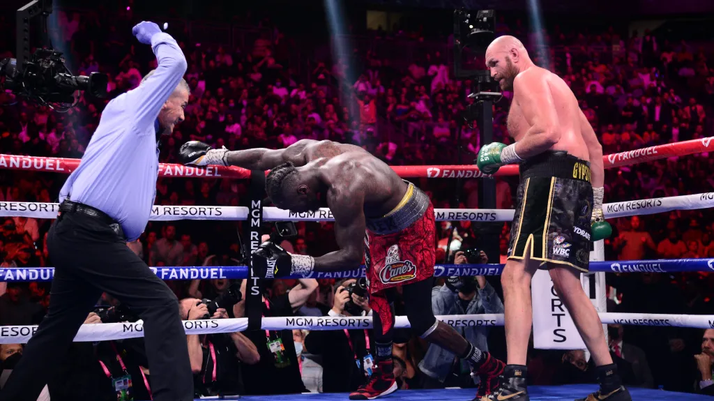 Tyson Fury knokautuje Deontaye Wildera