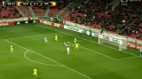 Gól v utkání Slavia Praha - Villarreal: Deli (vl.) - 0:2 (89. min.)