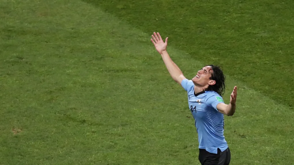 Edinson Cavani se raduje z branky