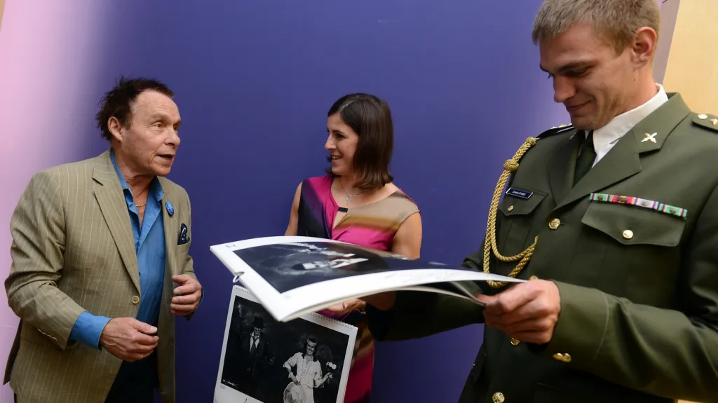 Fotogram Jan Saudek se sportovci Dukly