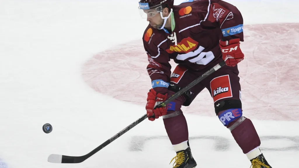 Roberts Bukarts v dresu Sparty