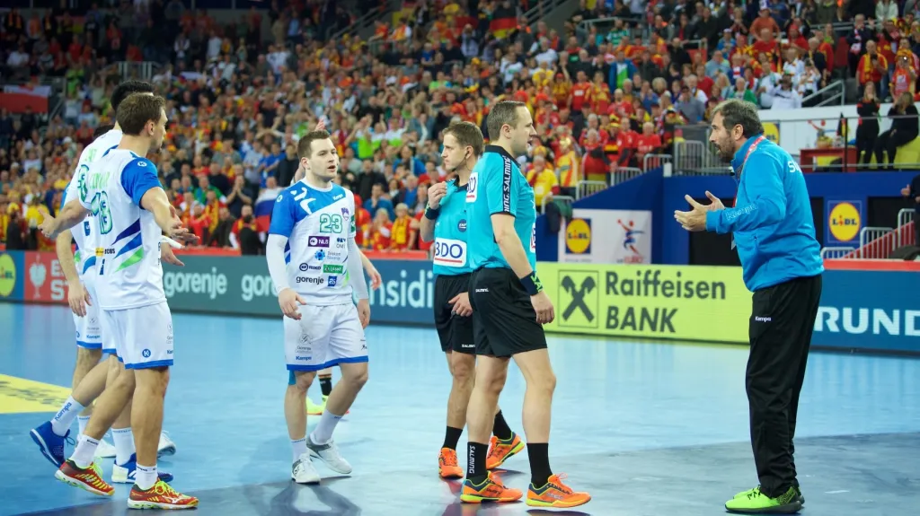 Házenkáři Slovinska v diskuzi s rozhodčími