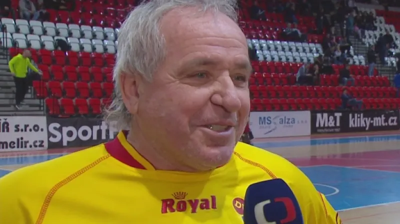 Legendární fotbalový útočník Vízek se nakazil koronavirem