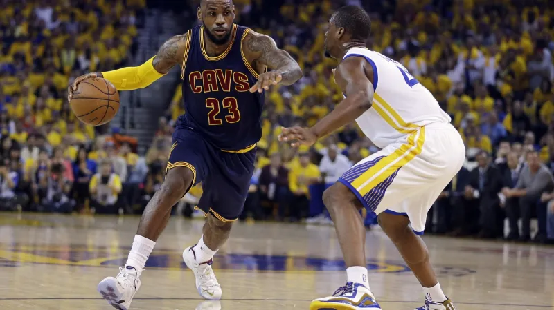 LeBron James v utkání s Golden State